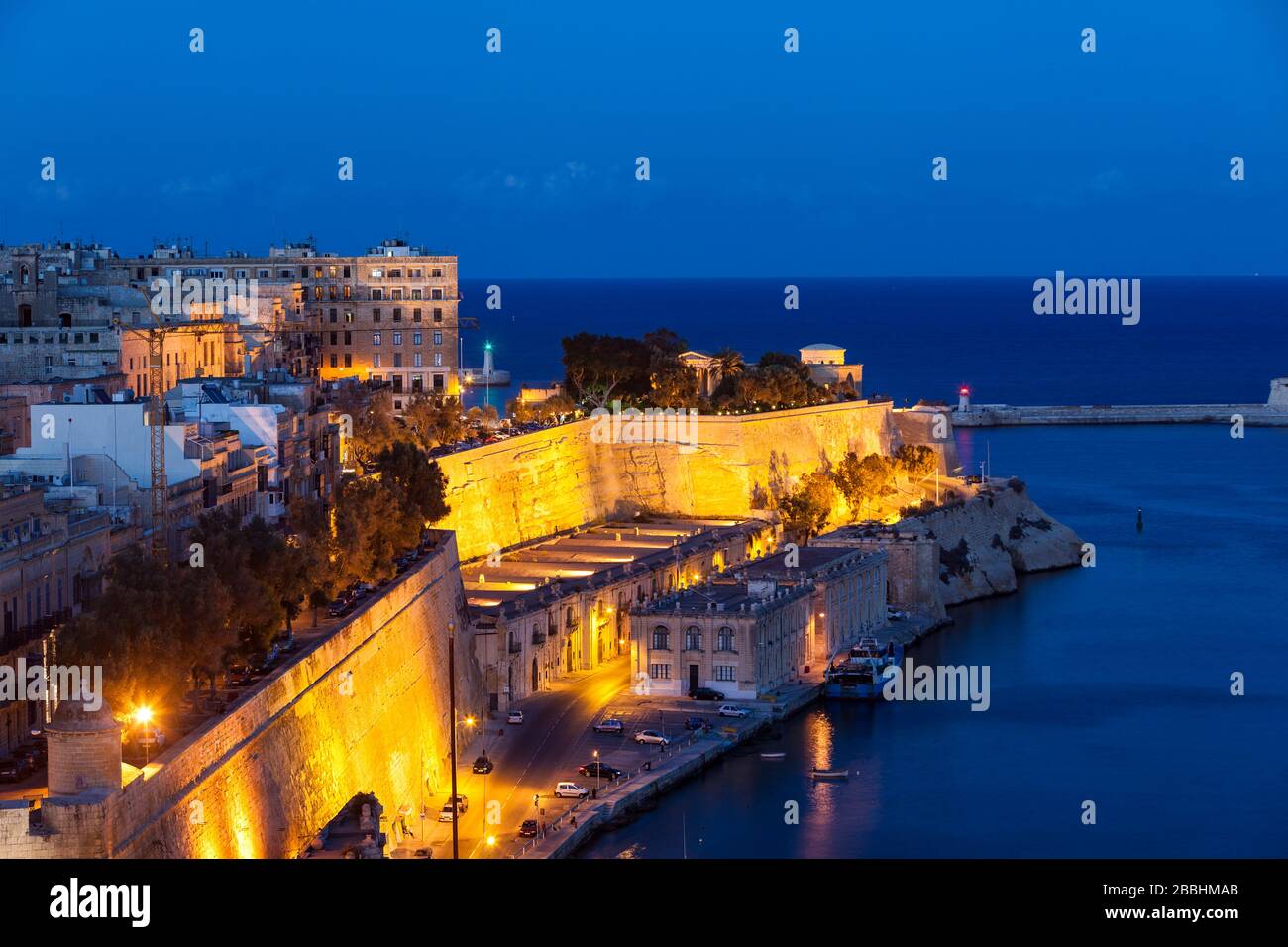Malta, La Valletta, Blick von den Upper Barrakka Gardens über die unteren Barrakka Gärten Stockfoto