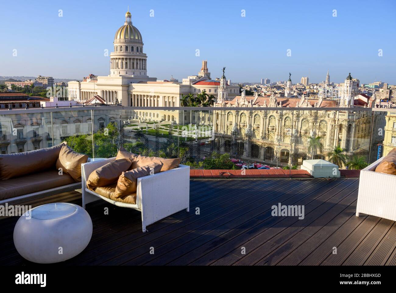Vom Dach des Gran Hotel Manzana Kempinski, Havanna, Kuba, Blick auf El Capitolio oder das National Capitol Building und das Gran Teatro de La Habana Stockfoto