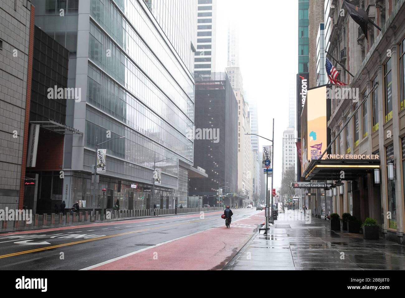 Kein Verkehr auf West 42. In New York City während der Coronavirus Pandemie. Stockfoto