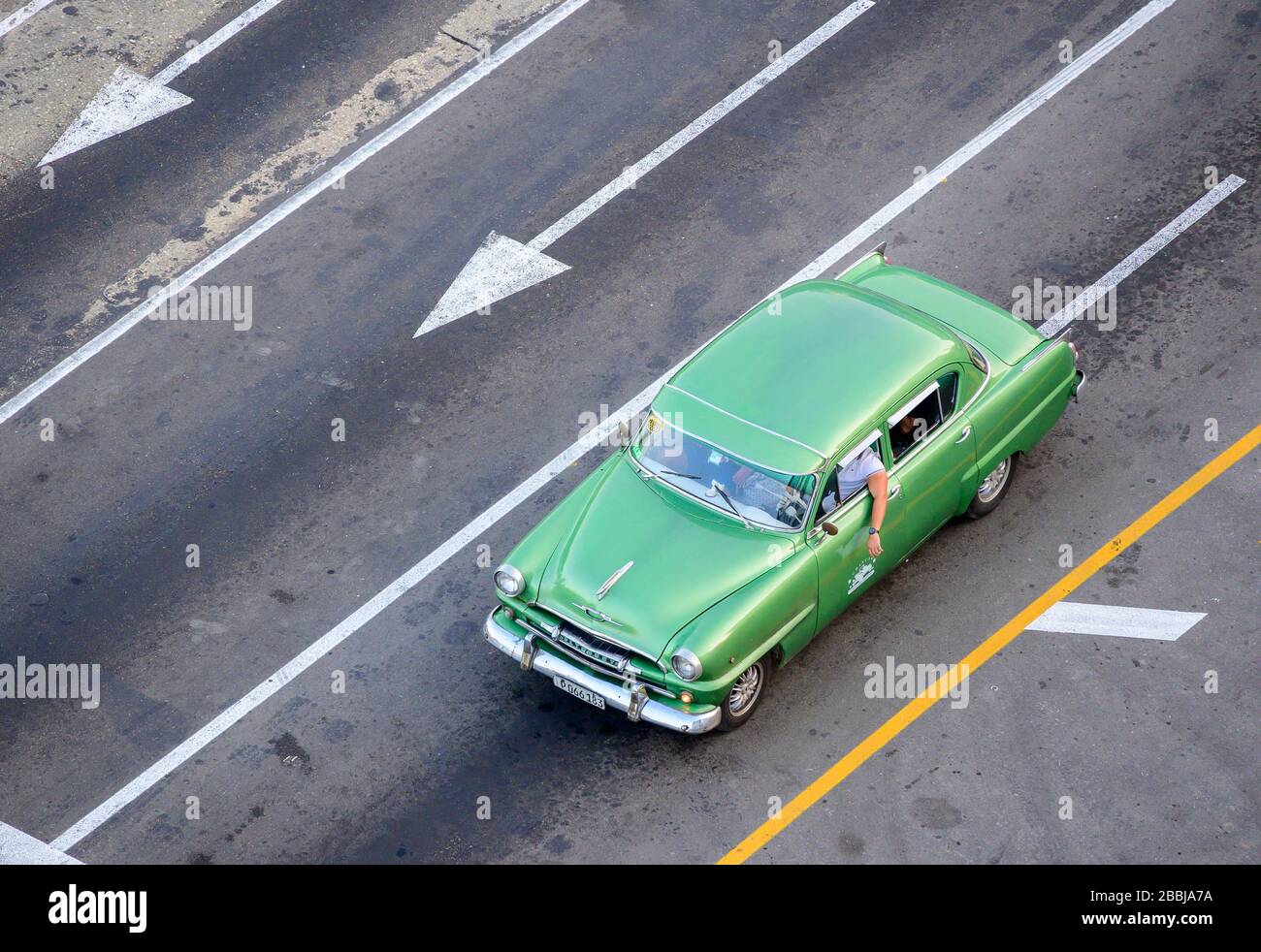 Oldtimer auf Malecon, Havanna Vieja, Kuba Stockfoto