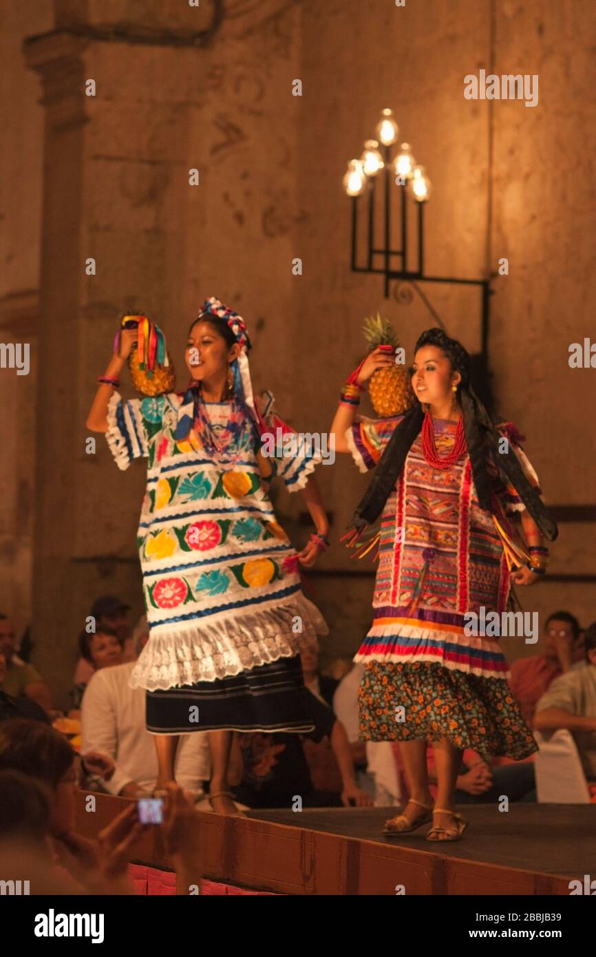 Folklorischer Oaxacan Cultural Dance, Oaxaca City, Mexiko Stockfoto