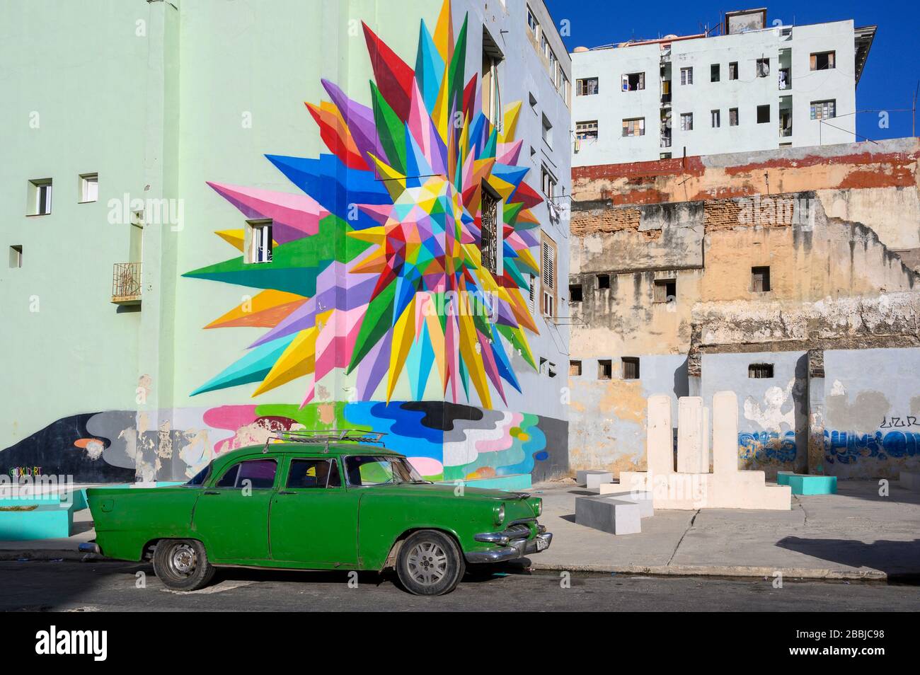 Straßenkunst mit altem Auto, Centro, Havanna, Kuba Stockfoto