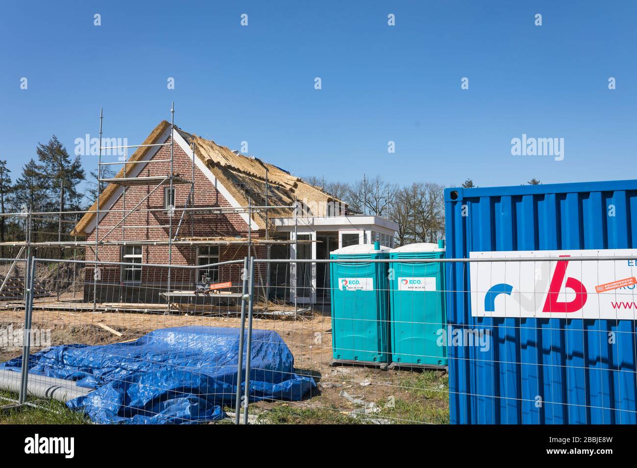 Neue Ferienhäuser entstehen außerhalb eines Naturschutzgebietes "Heihorsten" in den Niederlanden Stockfoto