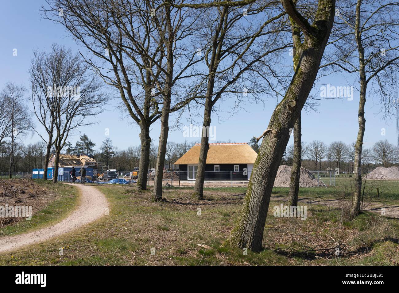 Neue Ferienhäuser entstehen außerhalb eines Naturschutzgebietes "Heihorsten" in den Niederlanden Stockfoto