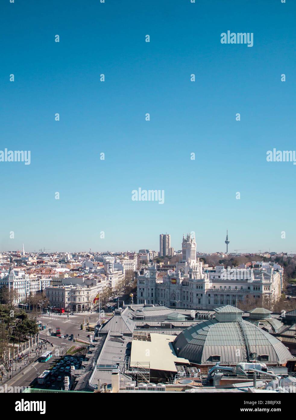 Spanien, Madrid, Stadtbild mit Alcala Straße. Vertikal Stockfoto