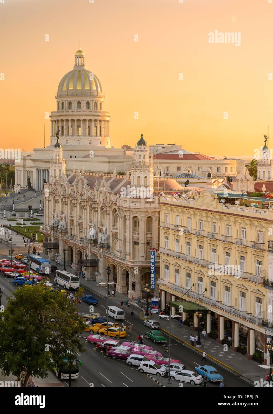 El Capitolio oder das National Capitol Building, das Gran Teatro de La Habana und das Hotel Inglaterra, Havanna, Kuba Stockfoto