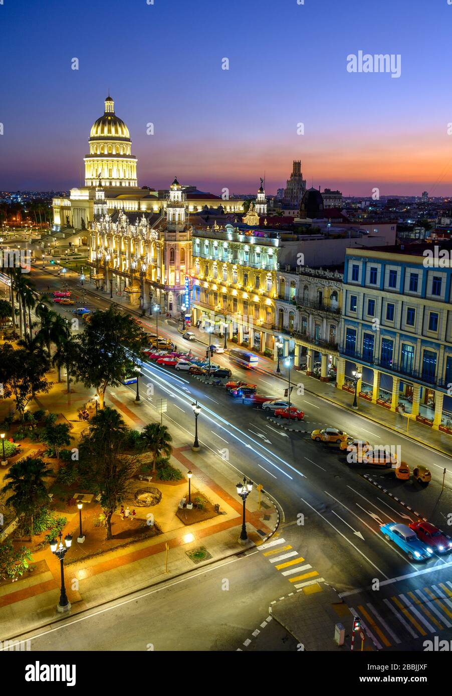 Parque Centrale mit El Capitolio oder dem National Capitol Building, Gran Teatro de La Habana und dem Hotel Inglaterra, Havanna, Kuba Stockfoto