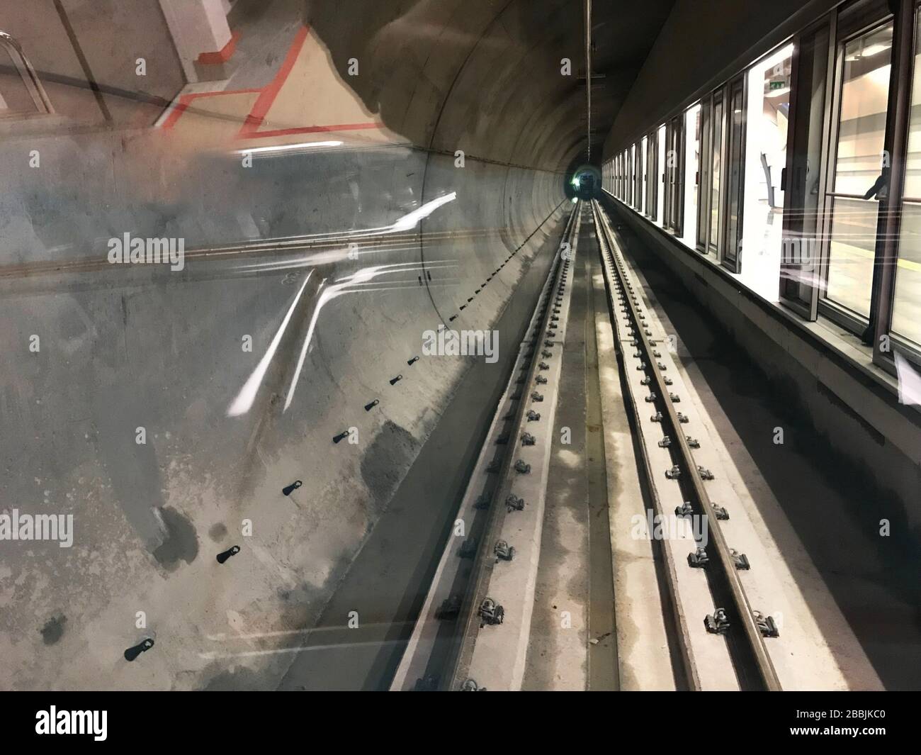 Der U-Bahn-Zug Istanbul fährt in der Türkei in Istanbul. Stockfoto