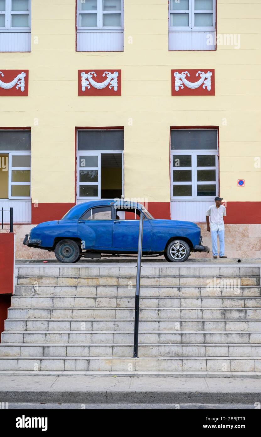 Auto über Stufen, Havanna, Kuba Stockfoto