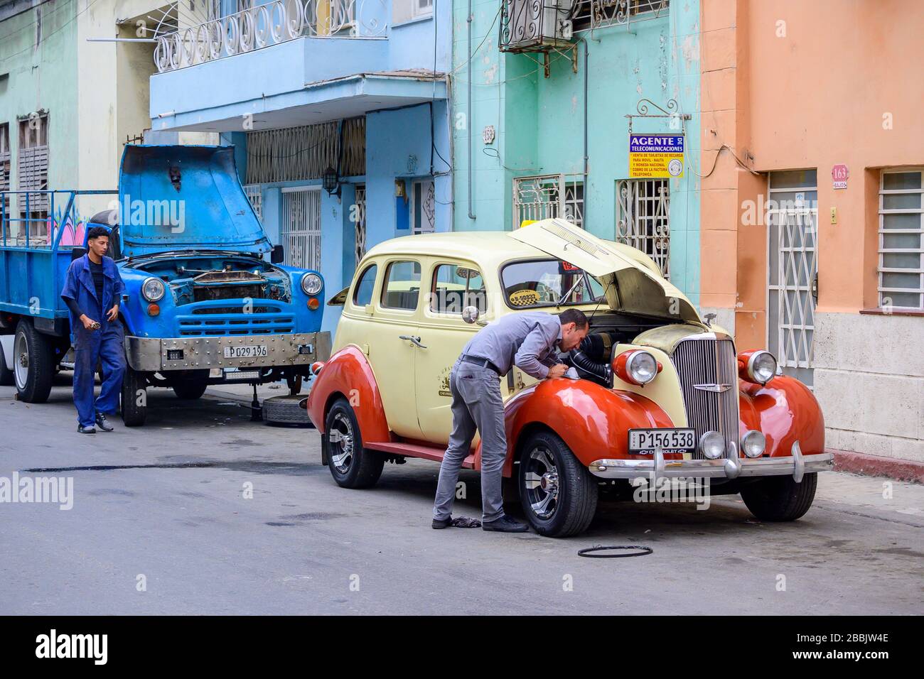 Service für Auto und LKW, Havanna, Centro, Kuba Stockfoto