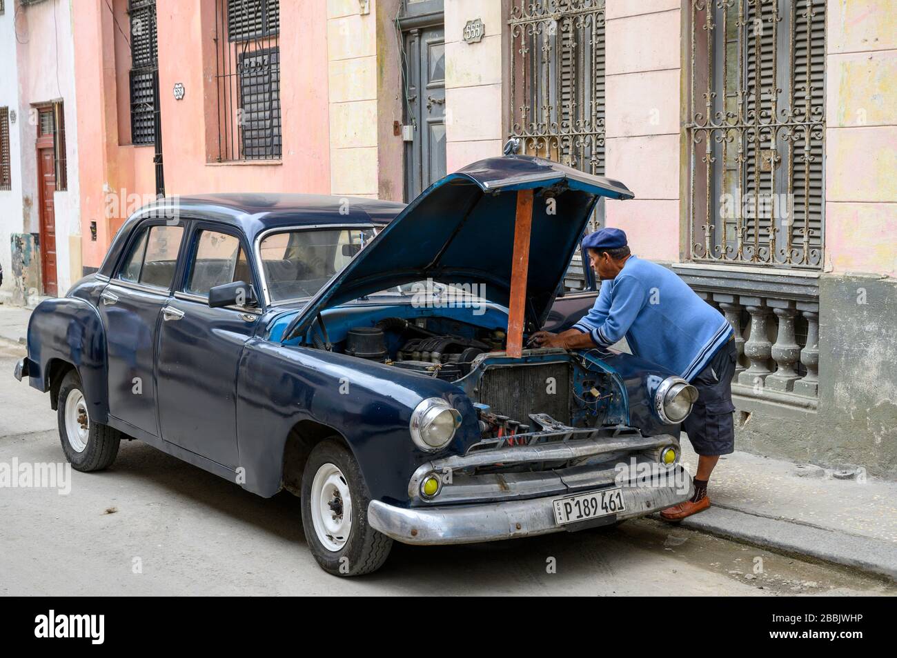 Auto in Reparatur, Havanna Centro, Kuba Stockfoto