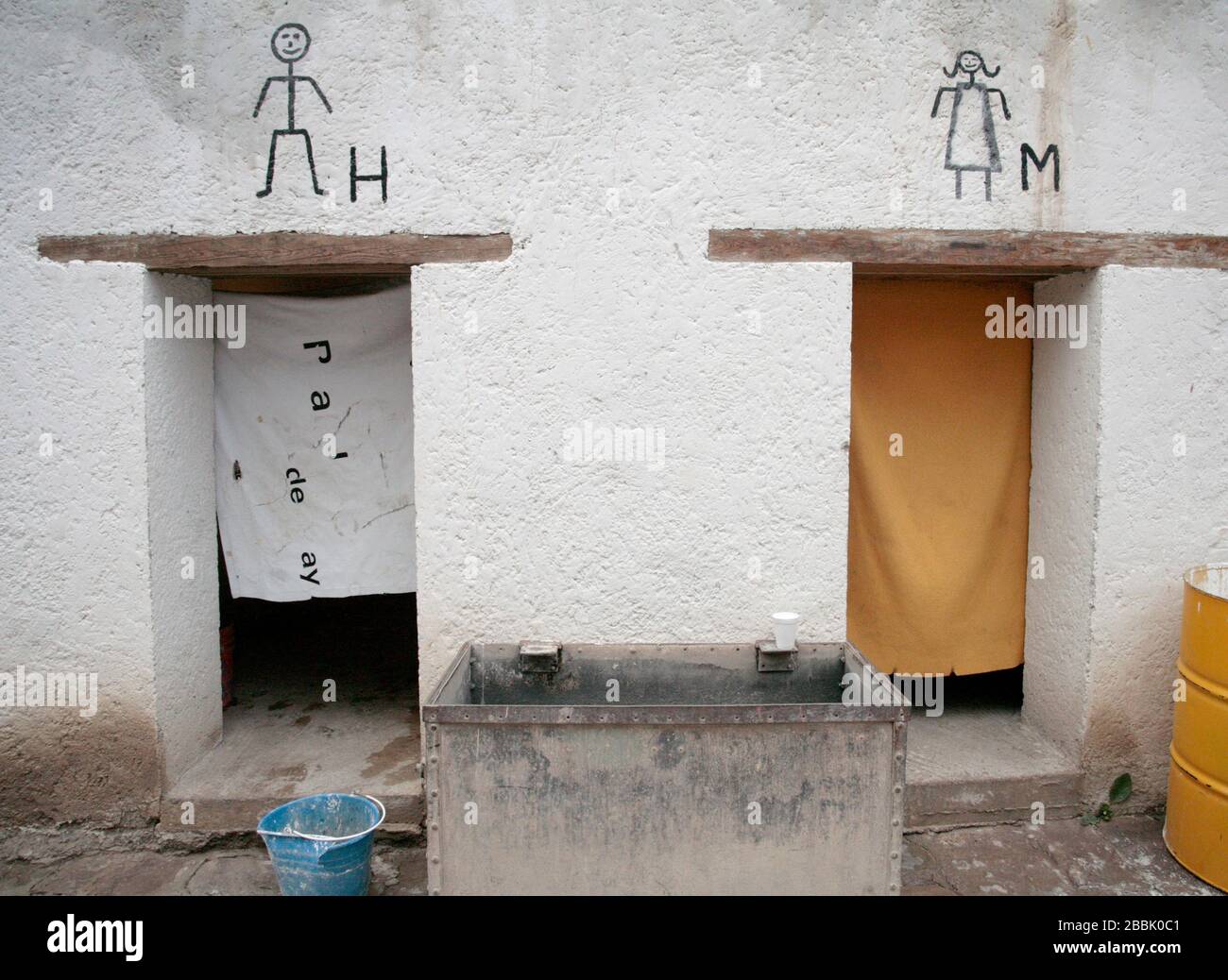 Einfache Toiletten Real de Catorce NR San Luis Potosi, Mexiko Stockfoto
