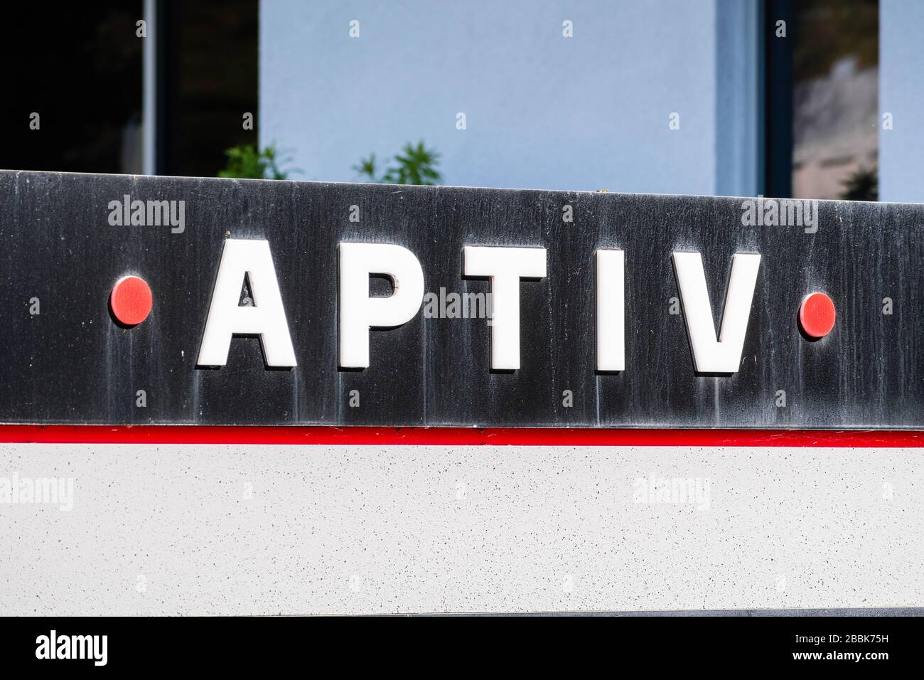 30. März 2020 Mountain View/CA/USA - APTIV-Logo in der Silicon Valley Zentrale; APTIV PLC, ein Unternehmen für die Automobilteiletechnik, wird entwickelt Stockfoto