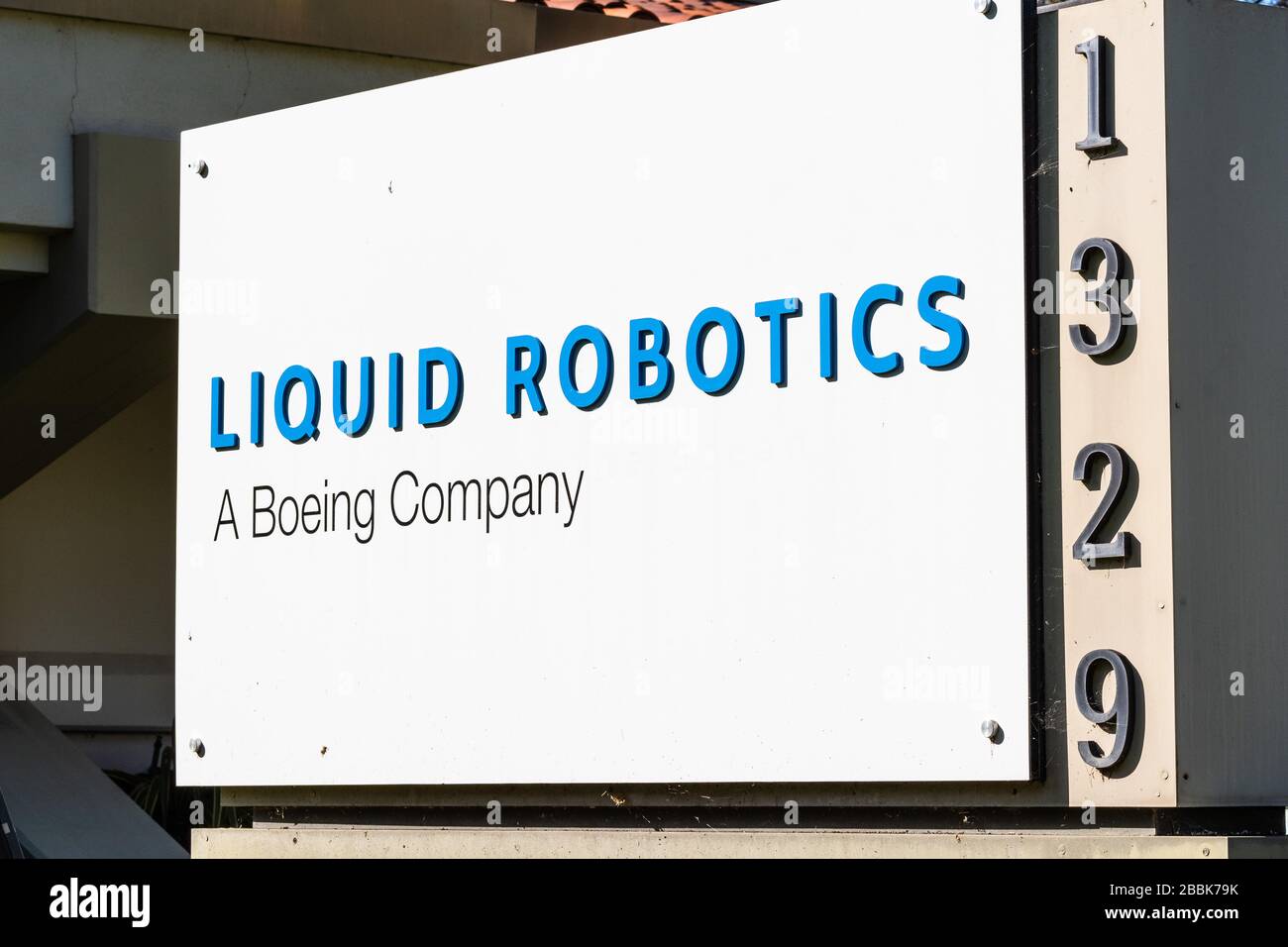 30. März 2020 Sunnyvale/CA/USA - Schild "Liquid Robotics" in ihrem Hauptsitz im Silicon Valley; Liquid Robotics, eine Tochtergesellschaft der Boeing Company, Stockfoto