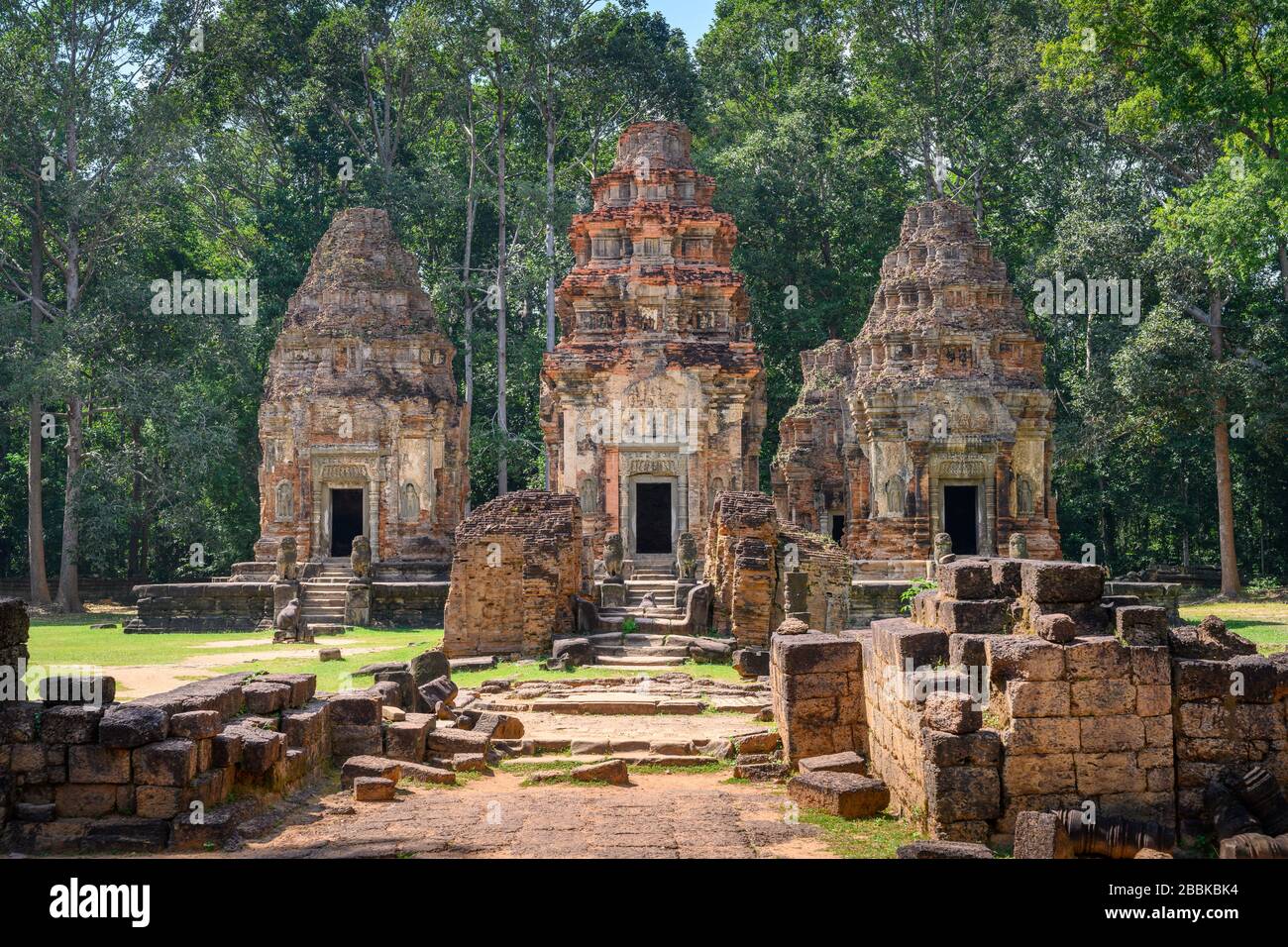 Preah Ko ist ein Tempel der Roluos-Gruppe und wurde im späten 9. Jahrhundert während der Regierungszeit von König Indravarman I. in der neuen Hauptstadt Hariharalaya erbaut Stockfoto