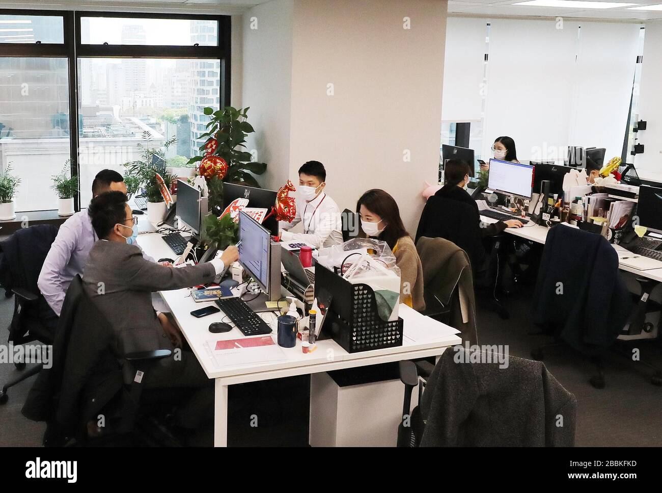 Shanghai. März 2020. Das Foto, das am 31. März 2020 aufgenommen wurde, zeigt das Büro von Nomura Orient International Securities in Shanghai, Ostchina. Credit: Fang Zhe/Xinhua/Alamy Live News Stockfoto