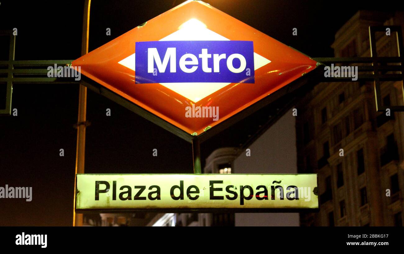 Kartell de una de las entradas al Metro de la estación plaza de España en Madrid. Stockfoto