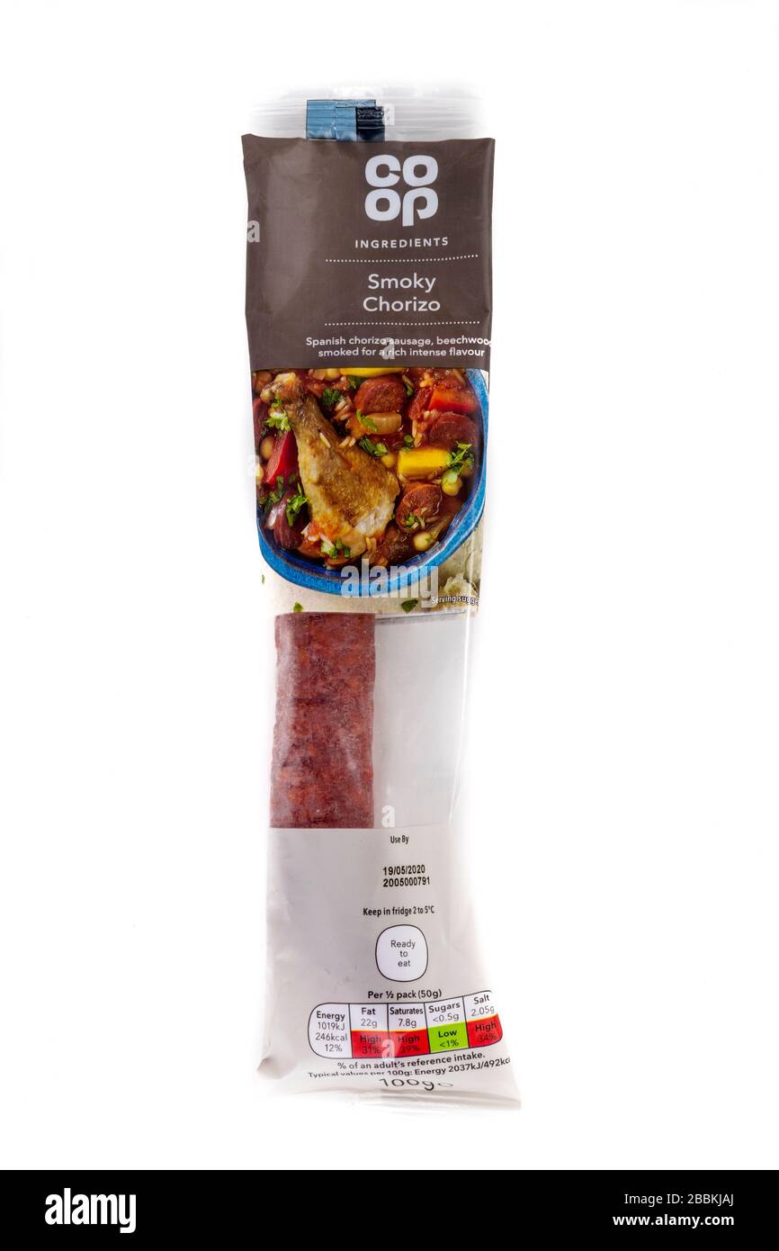 Coop Smokey Chorizo Wurst, Chorizo Wurst, Coop, Smokey Chorizo, Wurst, Chorizo, Pack, spanischer Chorizo, geräuchert, weißer Hintergrund, Ausschnitt, Stockfoto