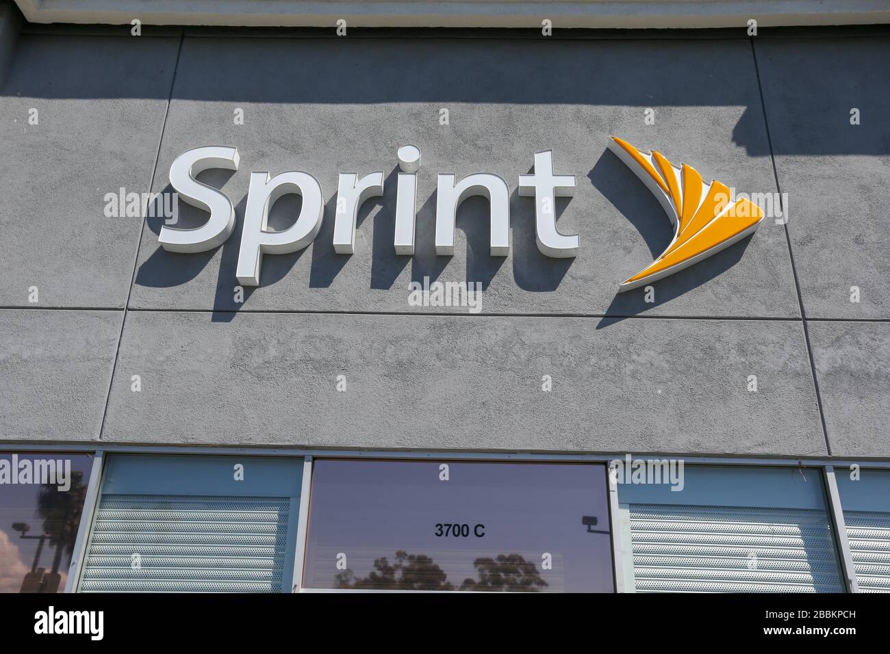 Allgemeiner Blick auf den Sprint-Laden, der sich auf der 3700 South La Brea Ave befindet, im zuge der Coronavirus COVID-19-Pandemie, am Donnerstag, den 26. März 2020 in Los Angeles, Kalifornien, USA. (Foto von IOS/Espa-Images) Stockfoto