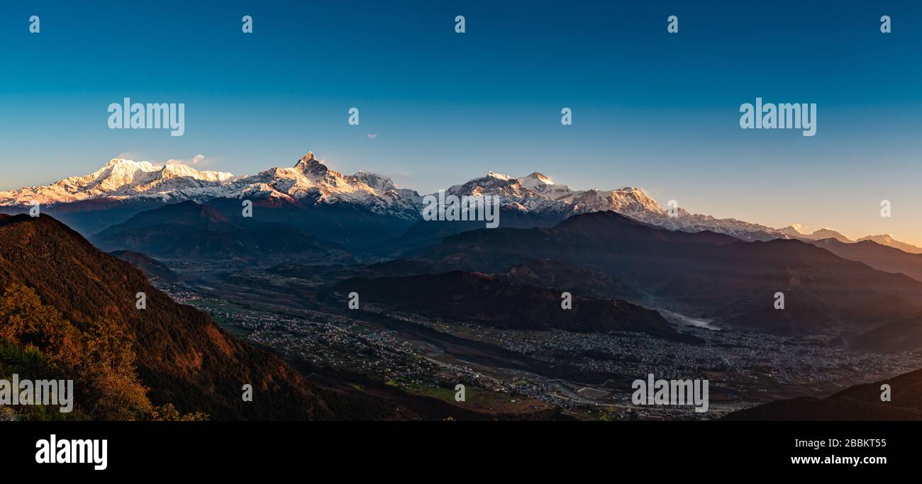 Panoramablick auf den Machapuchare Peak Dhampus Pokhara Nepal. Stockfoto