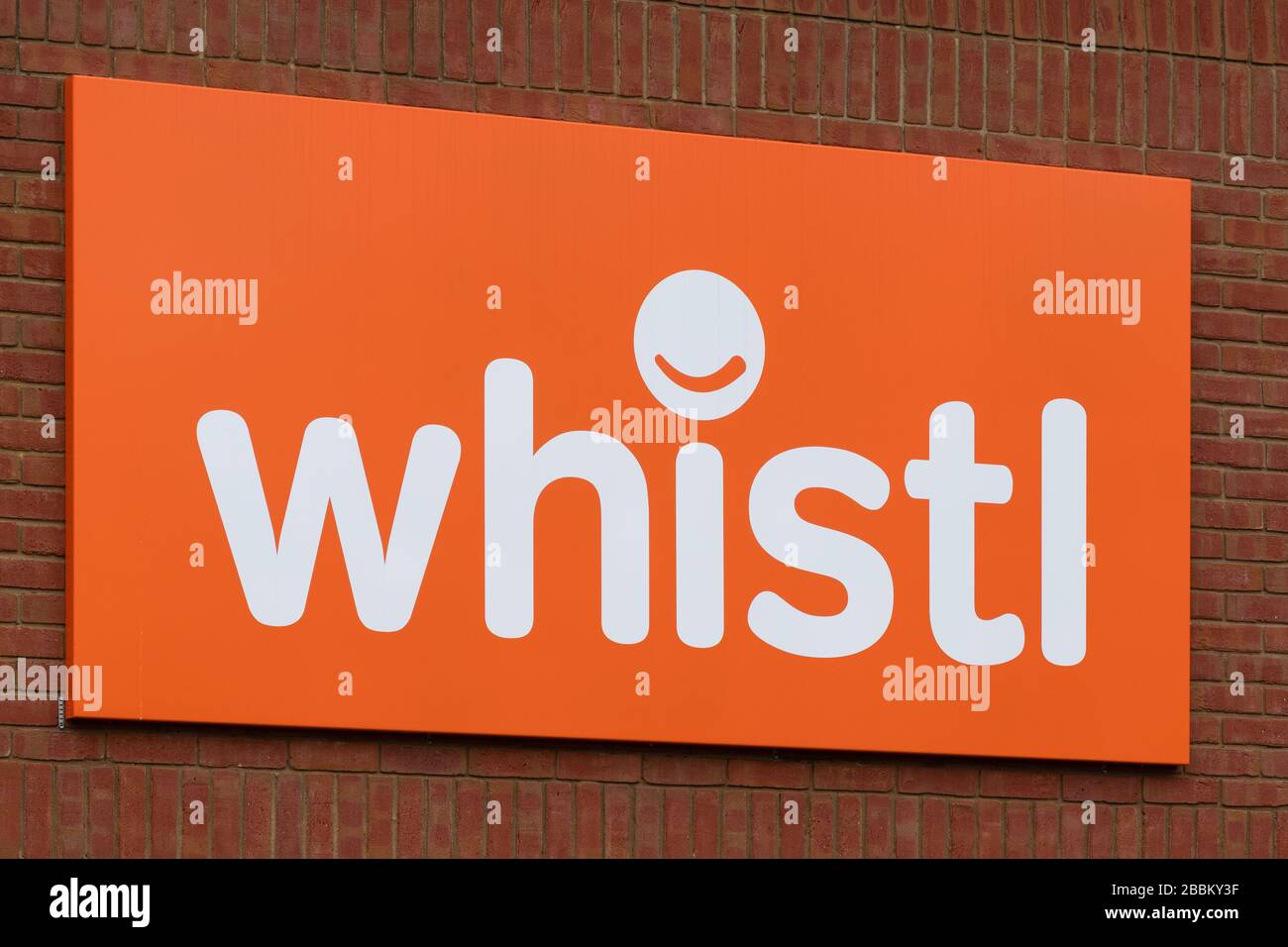 Whistl Sign and Logo, früher TNT Post UK, ist ein Postzustellunternehmen, das in Großbritannien tätig ist Stockfoto