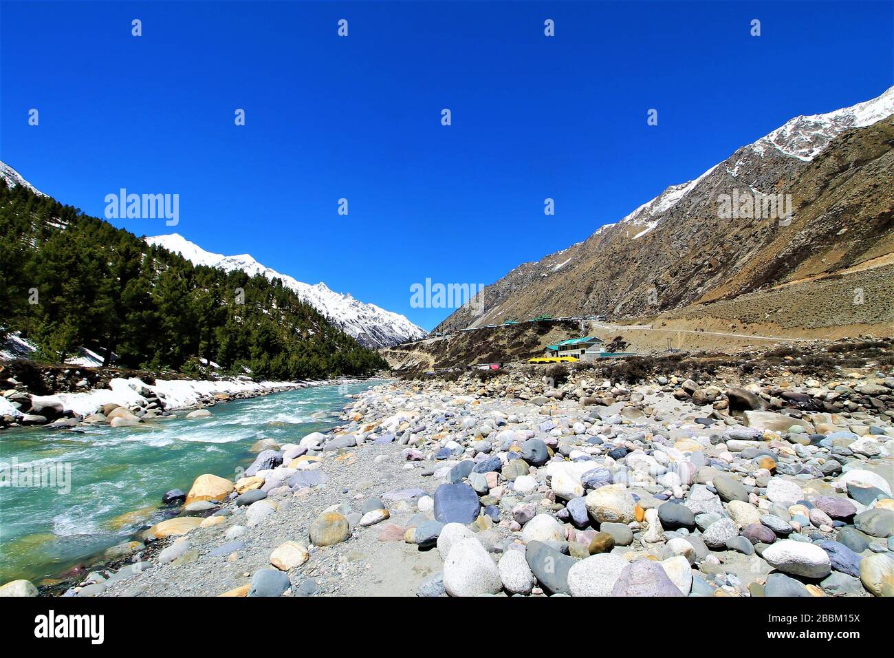 Ruhige Landschaft des Dorfes Chitkul in Himachal Pradesh (Indien) Stockfoto