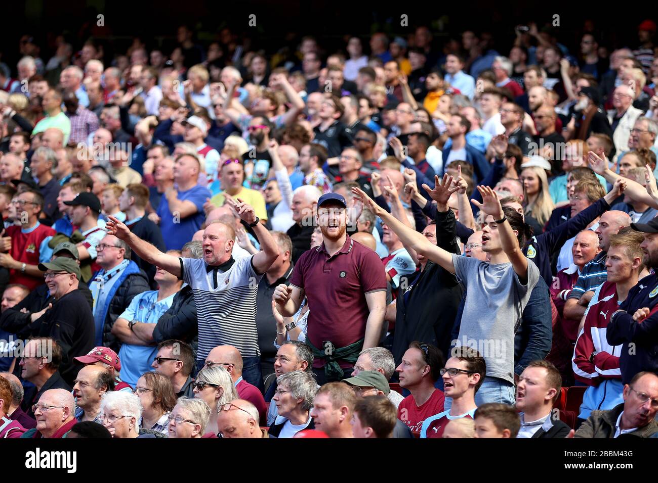 Burnley-Fans auf der Tribüne Stockfoto