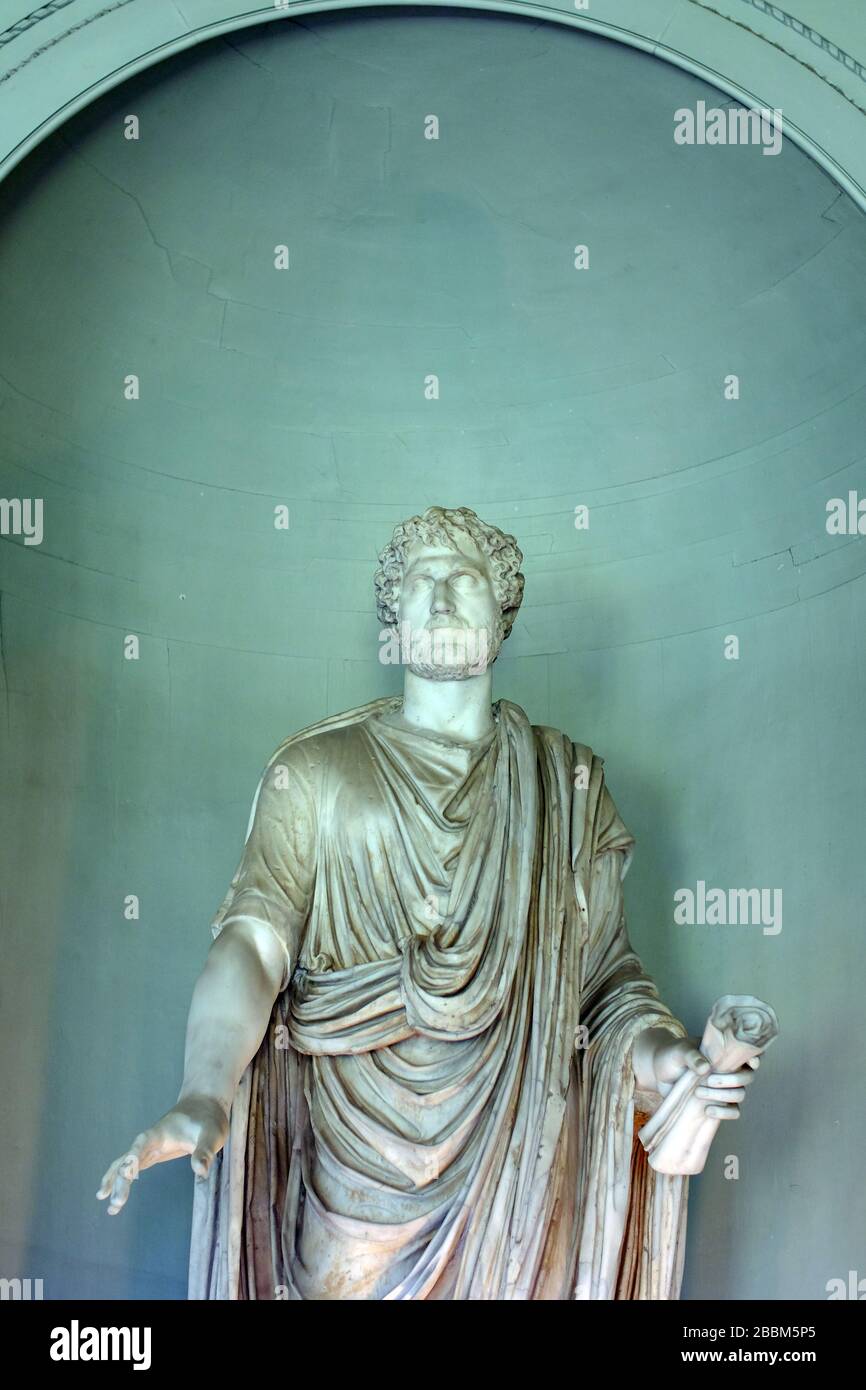 Griechische oder römische Marmorskulptur in Alcove. Textbereich. Stockfoto