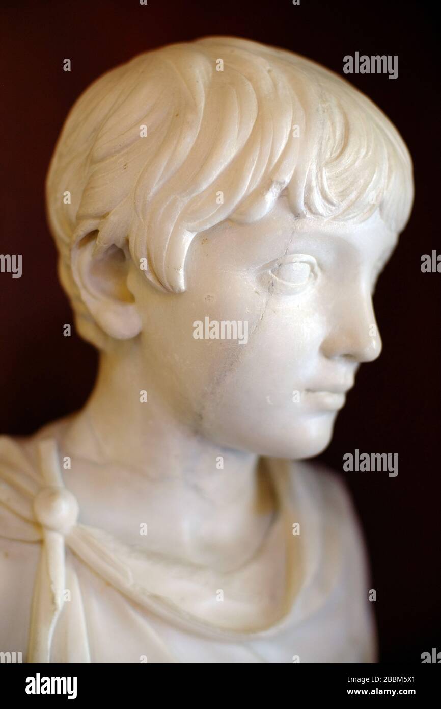 Klassische Büste eines römischen Jungen Stockfoto