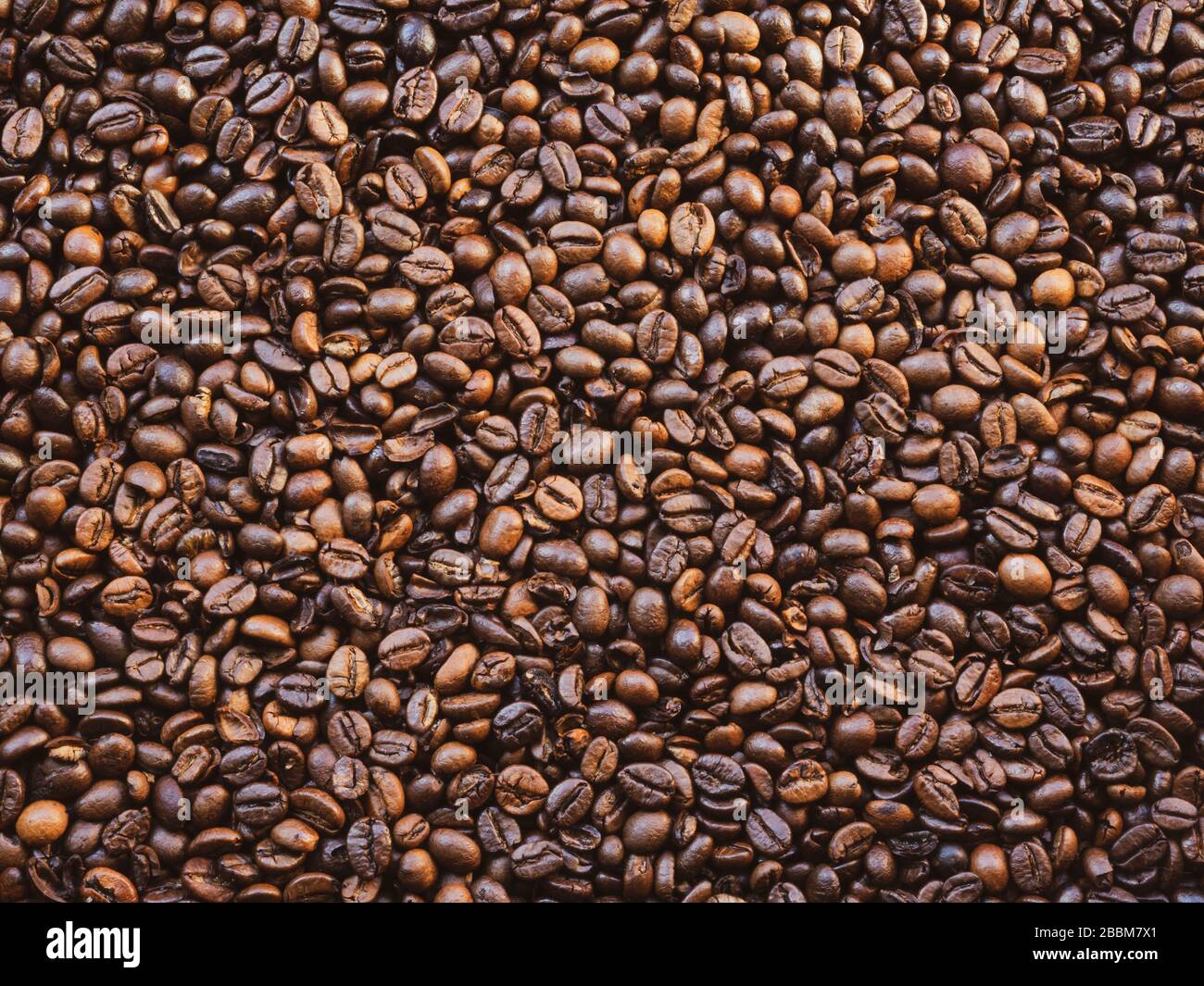 Hoher Draufsicht der gebratenen Kaffeebohnen Stockfoto