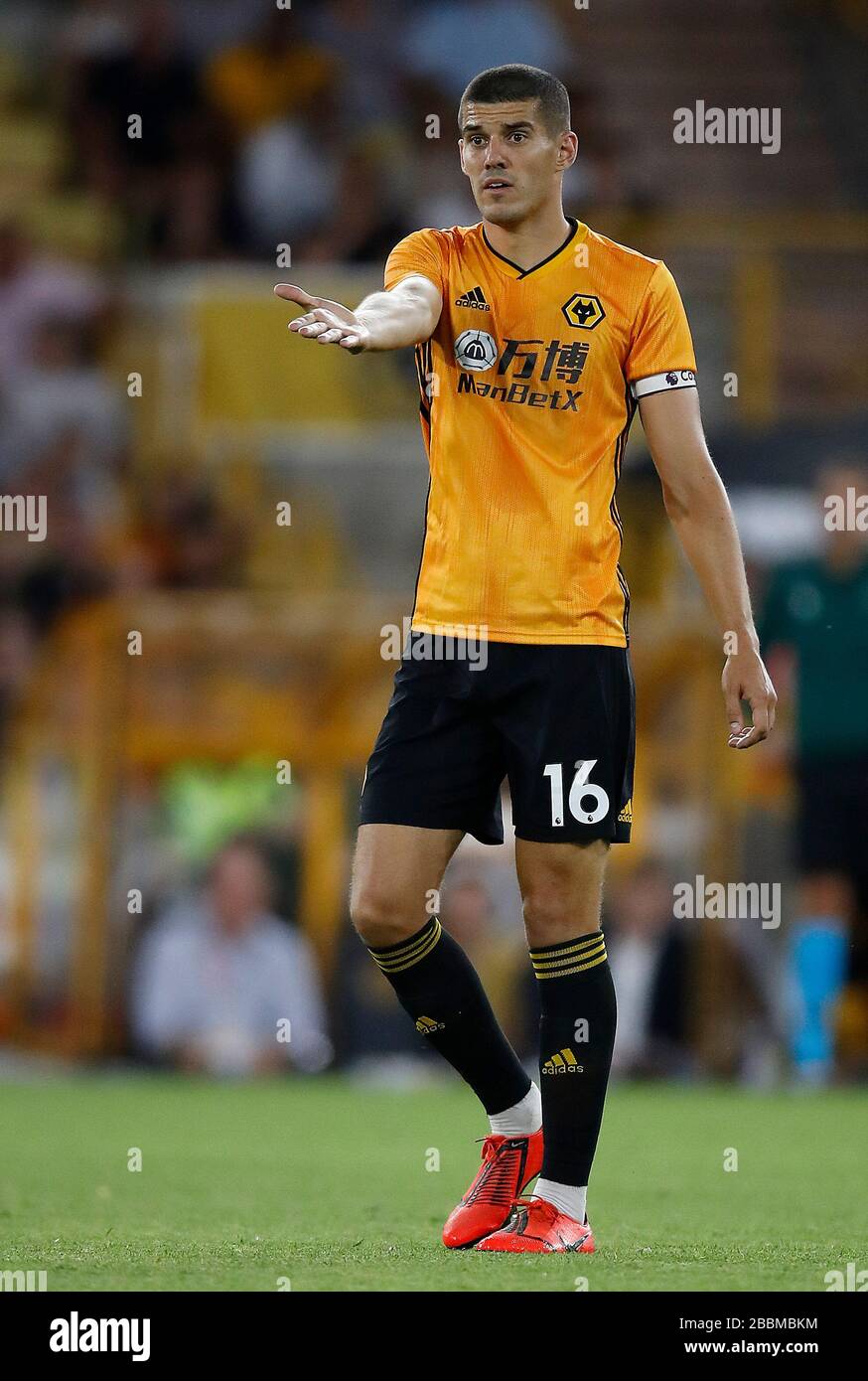 Wolverhampton Wanderers Conor Coady im Einsatz gegen den Crusaders FC Stockfoto