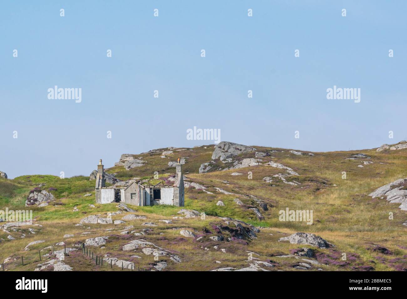 Menschenleeres und ruiniertes Haus auf der Insel Eriskay, Outer Hebrides, Schottland, Großbritannien Stockfoto