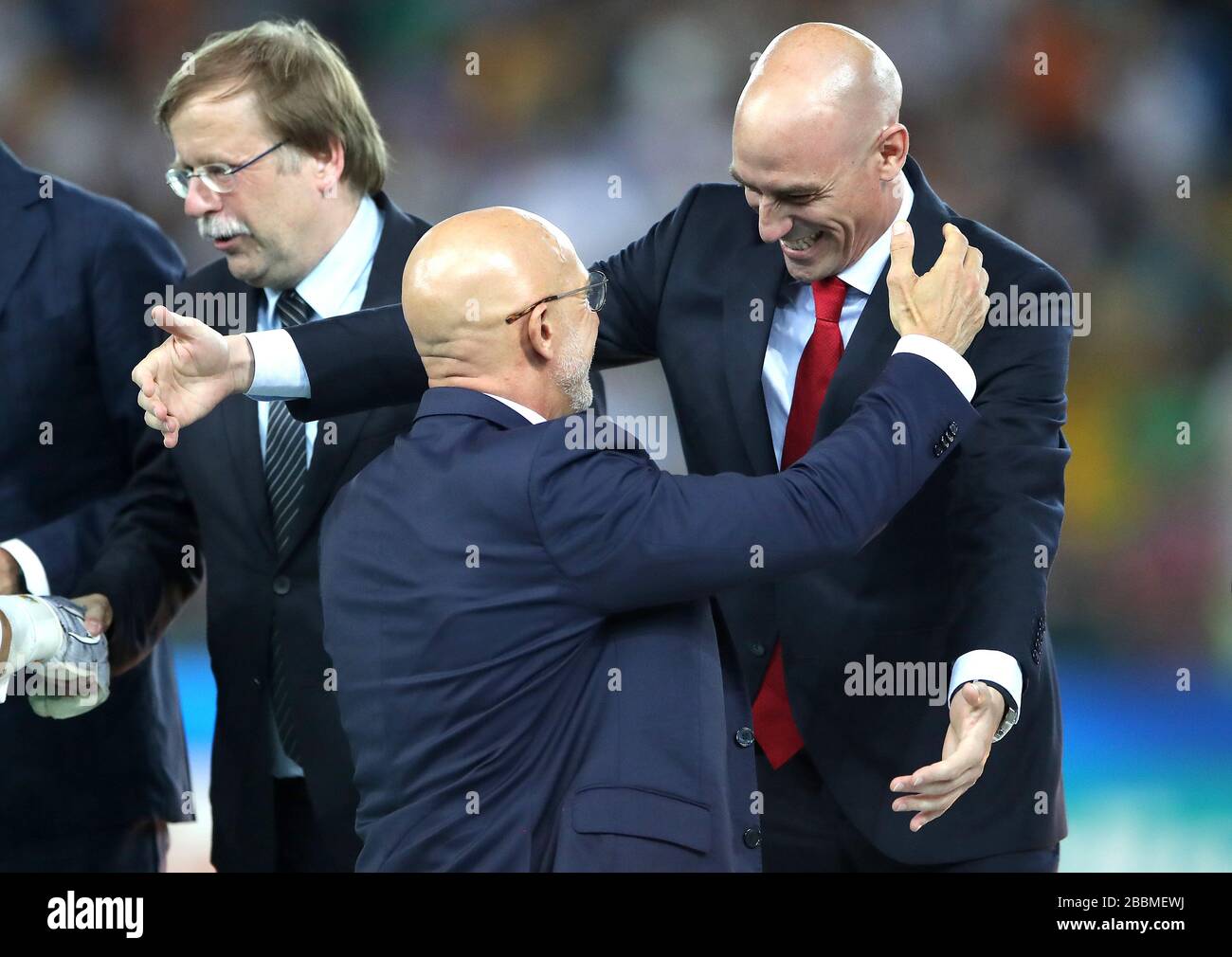 Luis Manuel Rubiales Bejar, Präsident des Königlichen spanischen Fußballverbands (rechts) mit Spaniens U21-Cheftrainer Luis de la Fuente Stockfoto