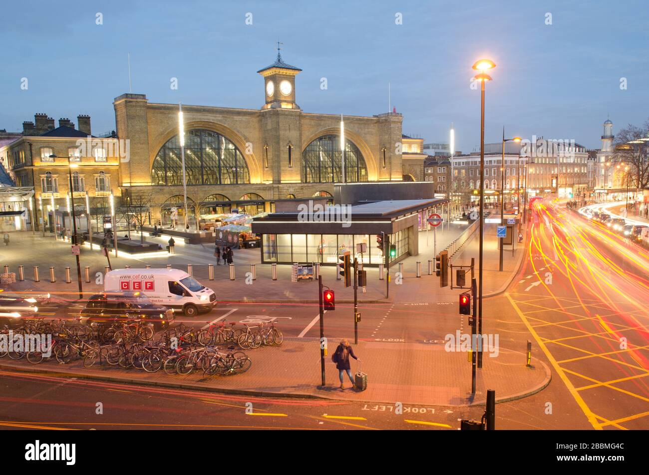 Kings Cross London, ein wichtiger Bahnterminus - Großbritannien Stockfoto