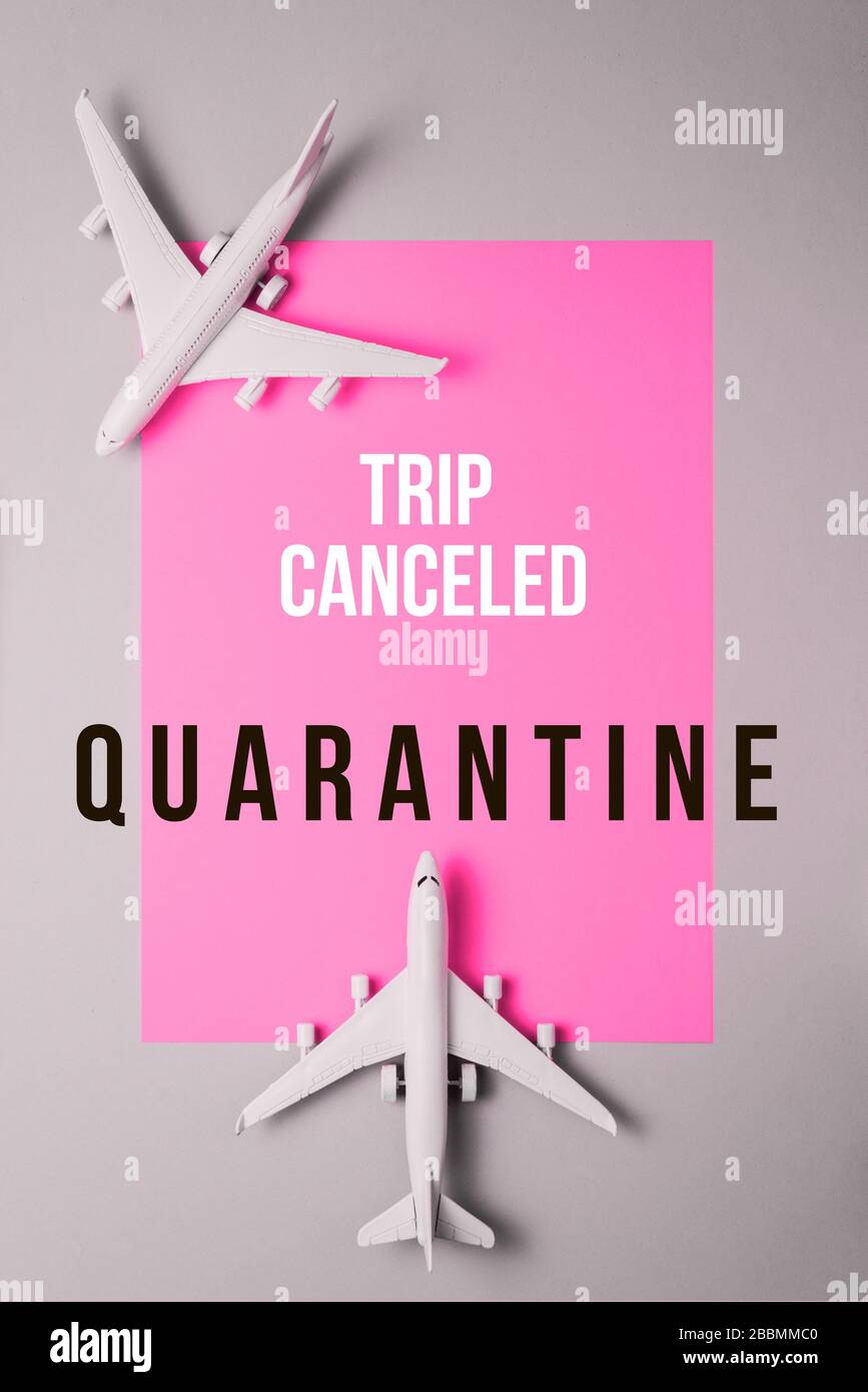 Nicht reisen, stoppen Coronavirus. Stornierte Flüge auf dem Flughafen. Ausbruch kovide 19-Virus-Pandemie, betrifft den Lufttransport. Europa ist unter Quarantäne gestellt, Abfahrtsverbot. Stockfoto