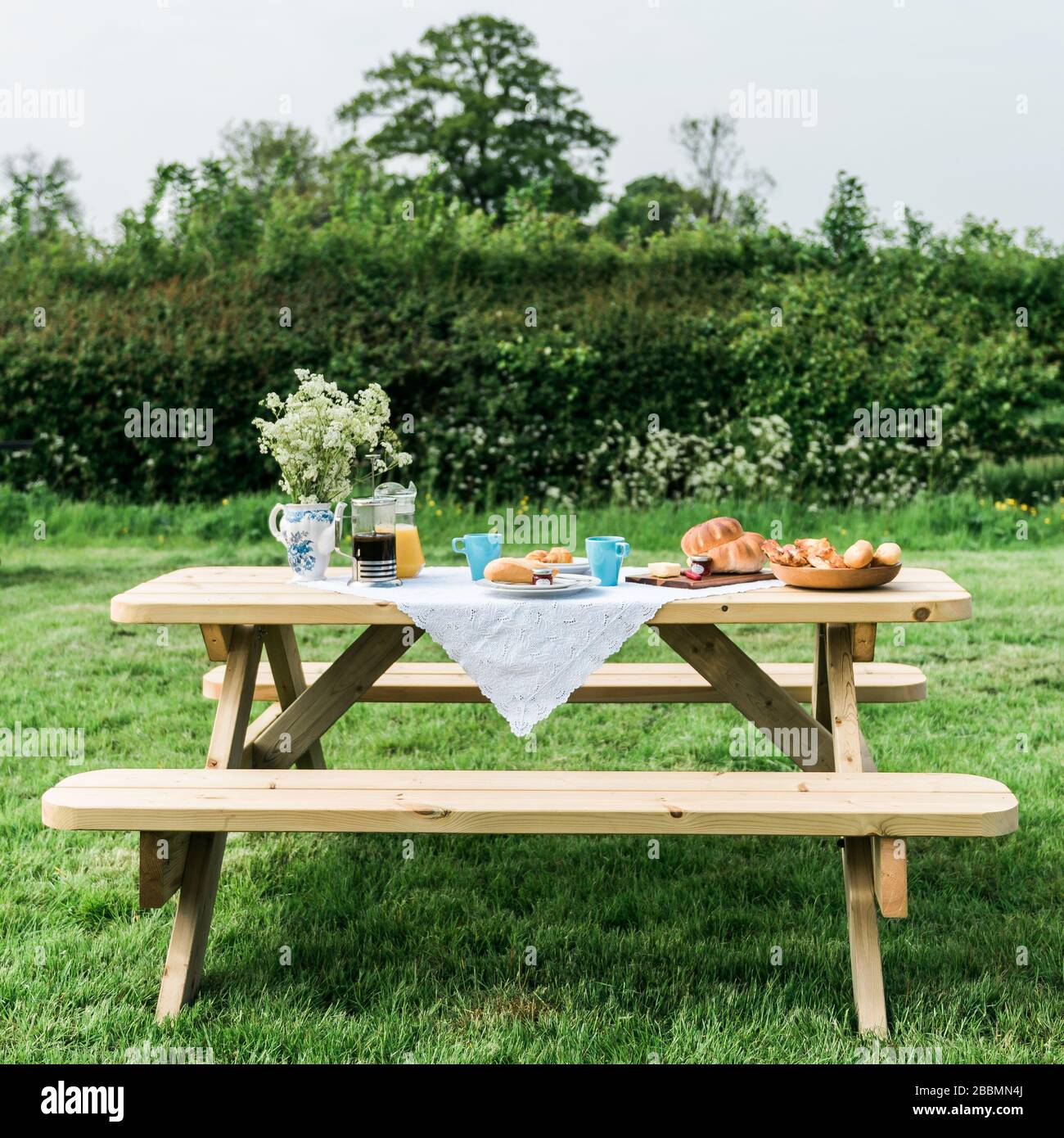 Glamping Frühstück im Freien, Essen im Freien. England Stockfoto