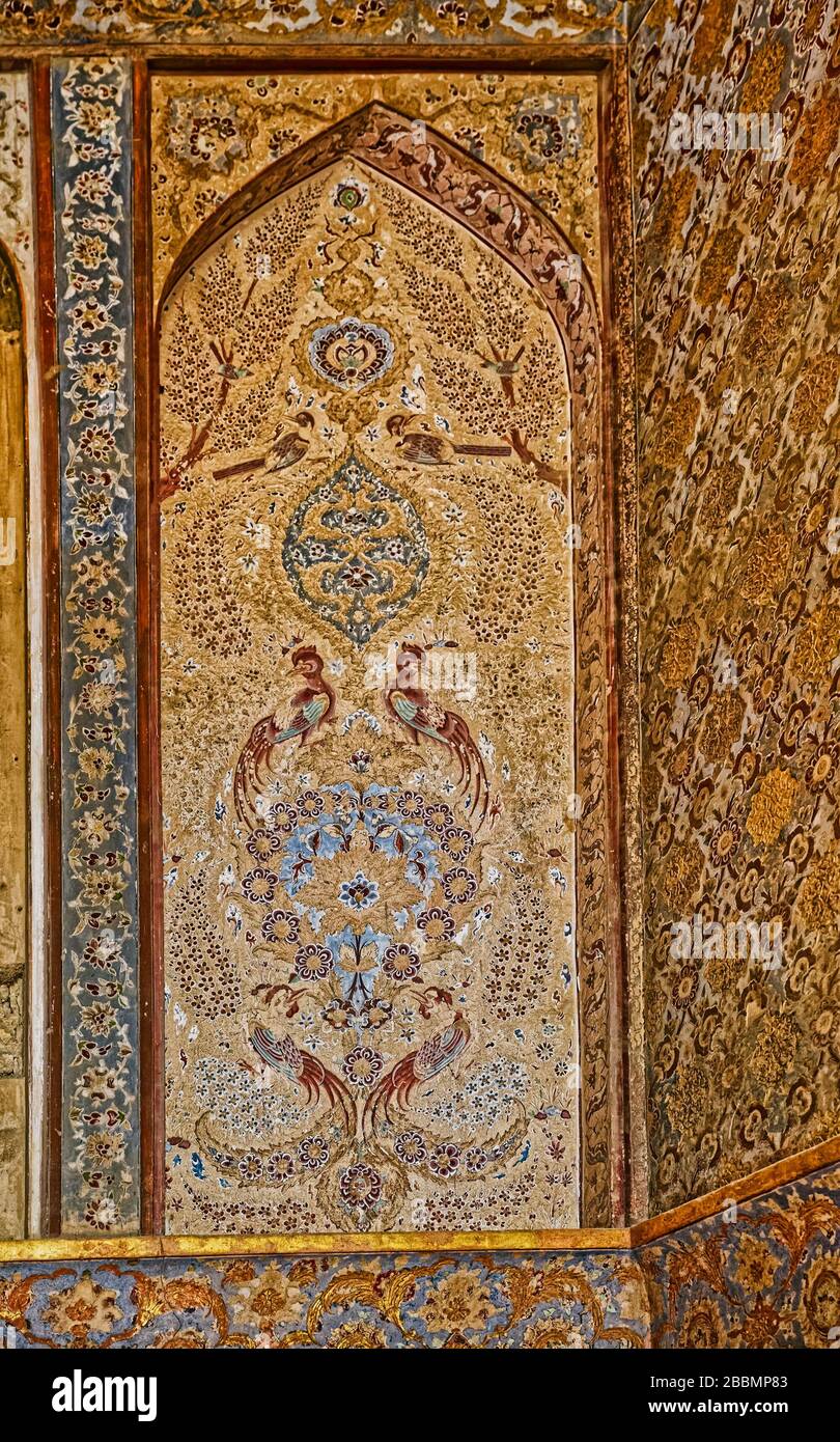 Der Isfahan Ali Qapu Palast hat eine Wand gemalt Stockfoto