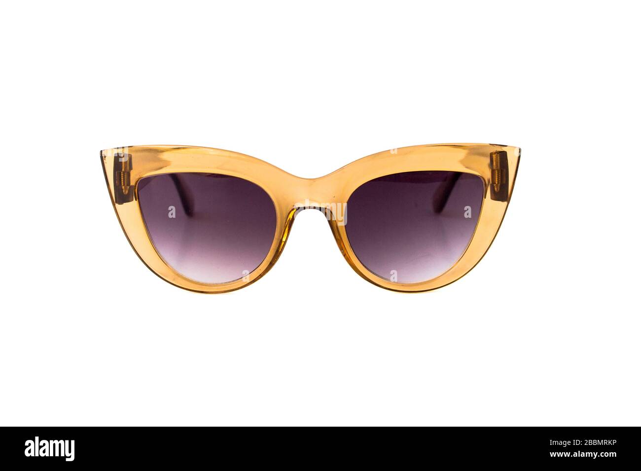 Gelbe Katzen-Augen-Sonnenbrille mit dickem Rahmen auf isoliertem weißem Hintergrund, Vorderansicht. Stockfoto