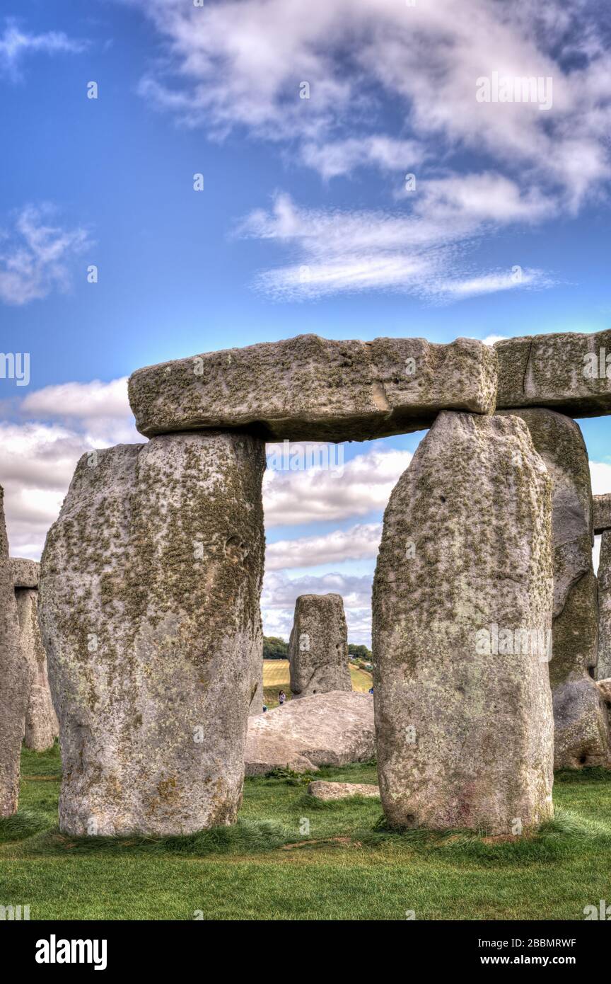 Stonehenge stehende Steine mit dramatischem Himmel. Wiltshire, England Stockfoto