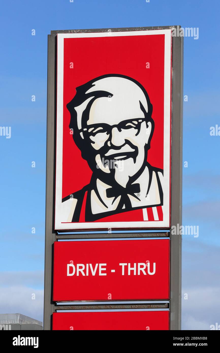 Logo Wegweiser für Kentucky Fried Chicken fast Food Drive-Thru Restaurant Stockfoto