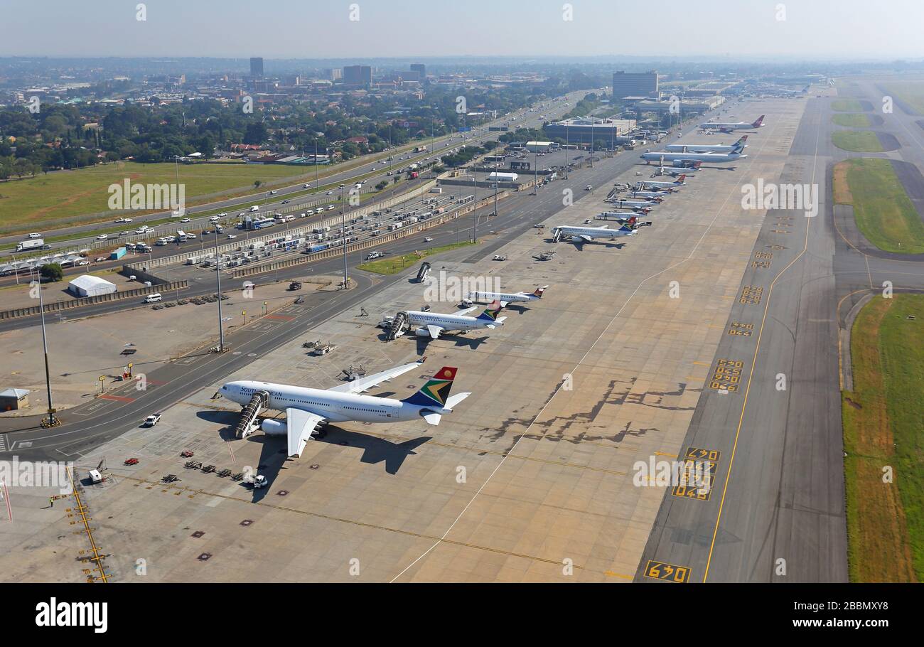 Flugzeuge auf dem Vorfeld des INTERNATIONALEN Flughafens ODER Tambo Stockfoto