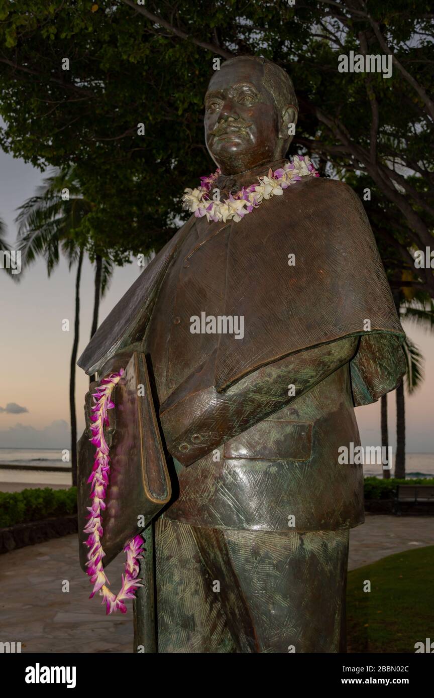 Statue von Prinz Jonah Kuhio im Kuhio Beach Park, Waikiki, Honolulu, Hawaii Stockfoto