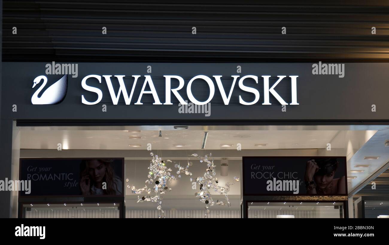 Palma de Mallorca, Spanien - 26. September 2017. Swarowski-Ladenschild. Swarovski ist ein österreichischer Designer, Hersteller und Fachhändler für Schmuck Stockfoto