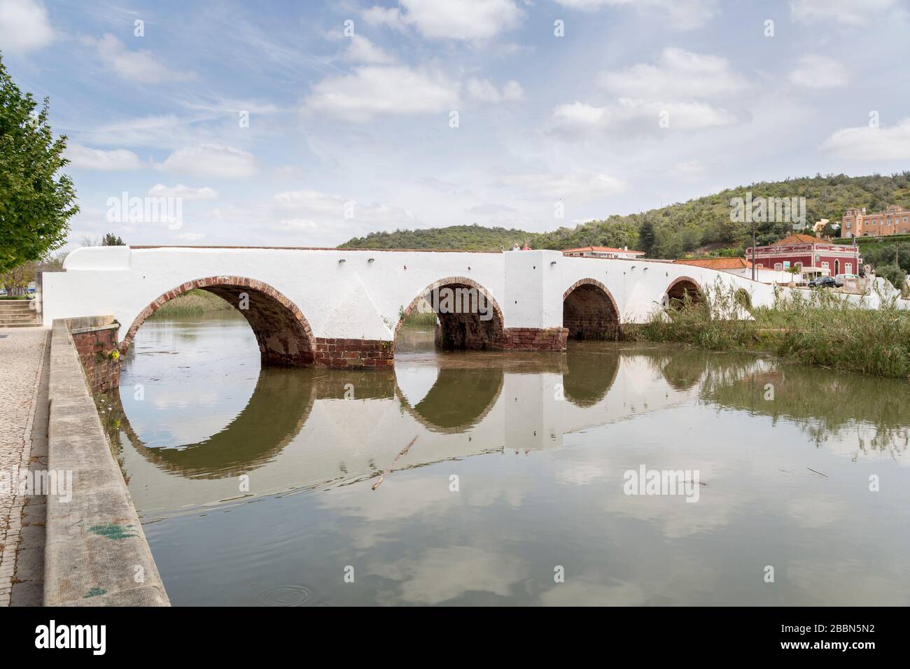 Römische Brücke, Silves, Algarve, Portugal Stockfoto