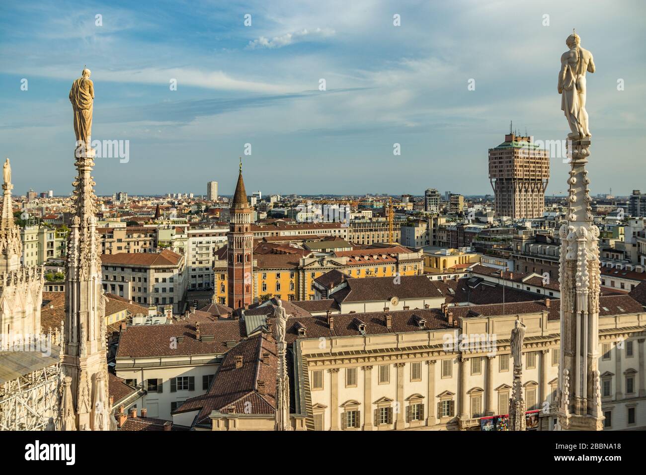 Mailand, Italien - 1. August 2019: Luftbild vom Dach des Mailänder Doms - Dom di Milano, Lombardei, Italien. Stockfoto