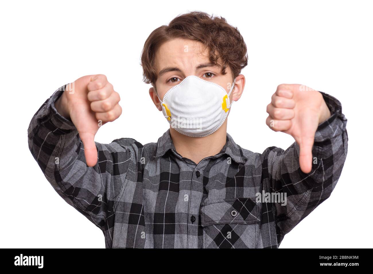 Teen junge in schützende Gesichtsmaske Stockfoto