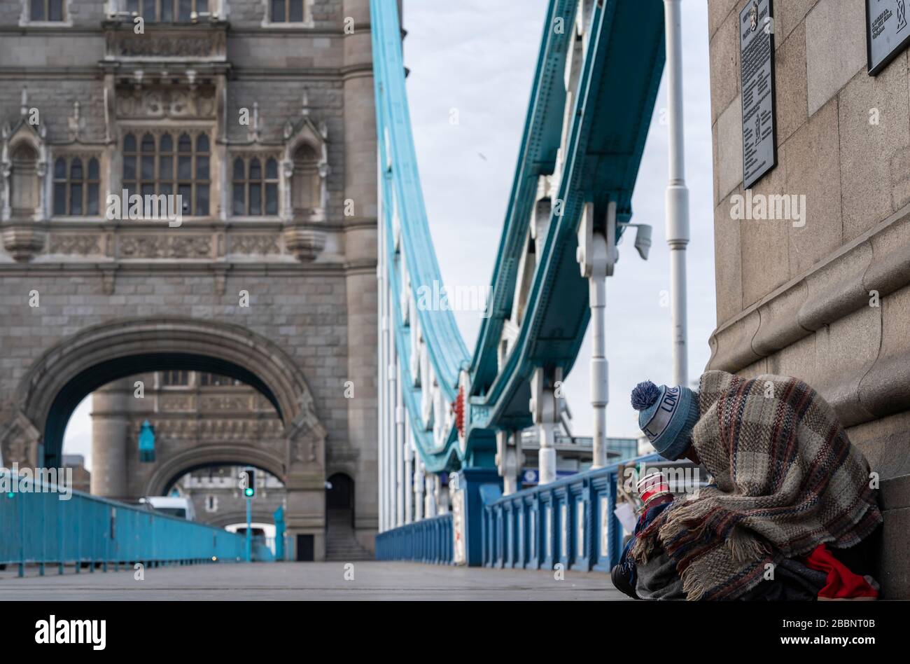 © 2020 Andrew Baker. LONDON GROSSBRITANNIEN. März 2020 eine leere Tower Bridge 8.30 Uhr während der Hauptverkehrszeit am Freitagmorgen, aufgrund der Ratschläge der britischen Regierungen Stockfoto