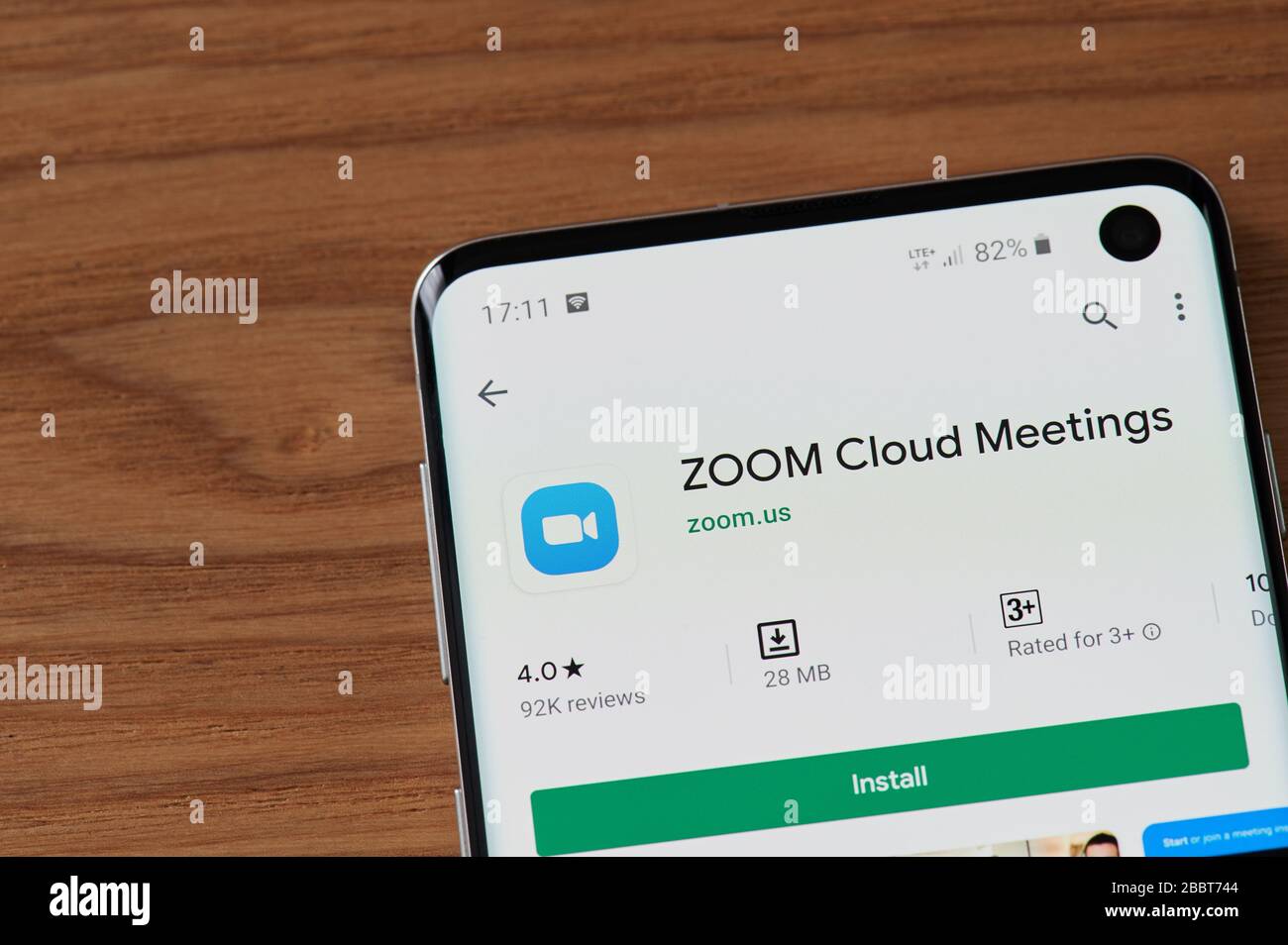 New York, USA - 1. April 2020: Zoom Cloud Meeting in google Store Nahansicht Stockfoto