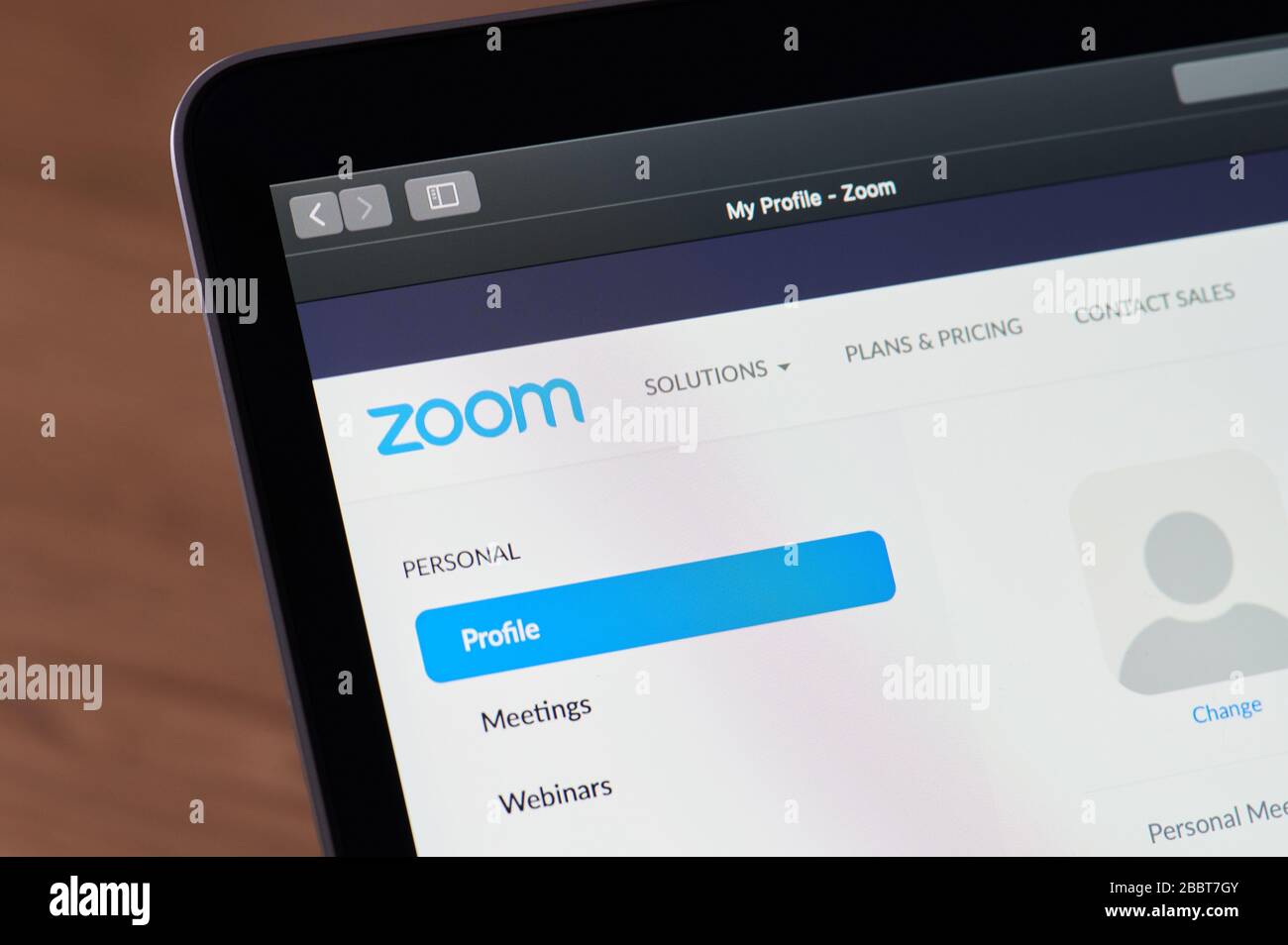 New York, USA - 1. April 2020: Profil in Zoom App auf Laptop Nahansicht Stockfoto