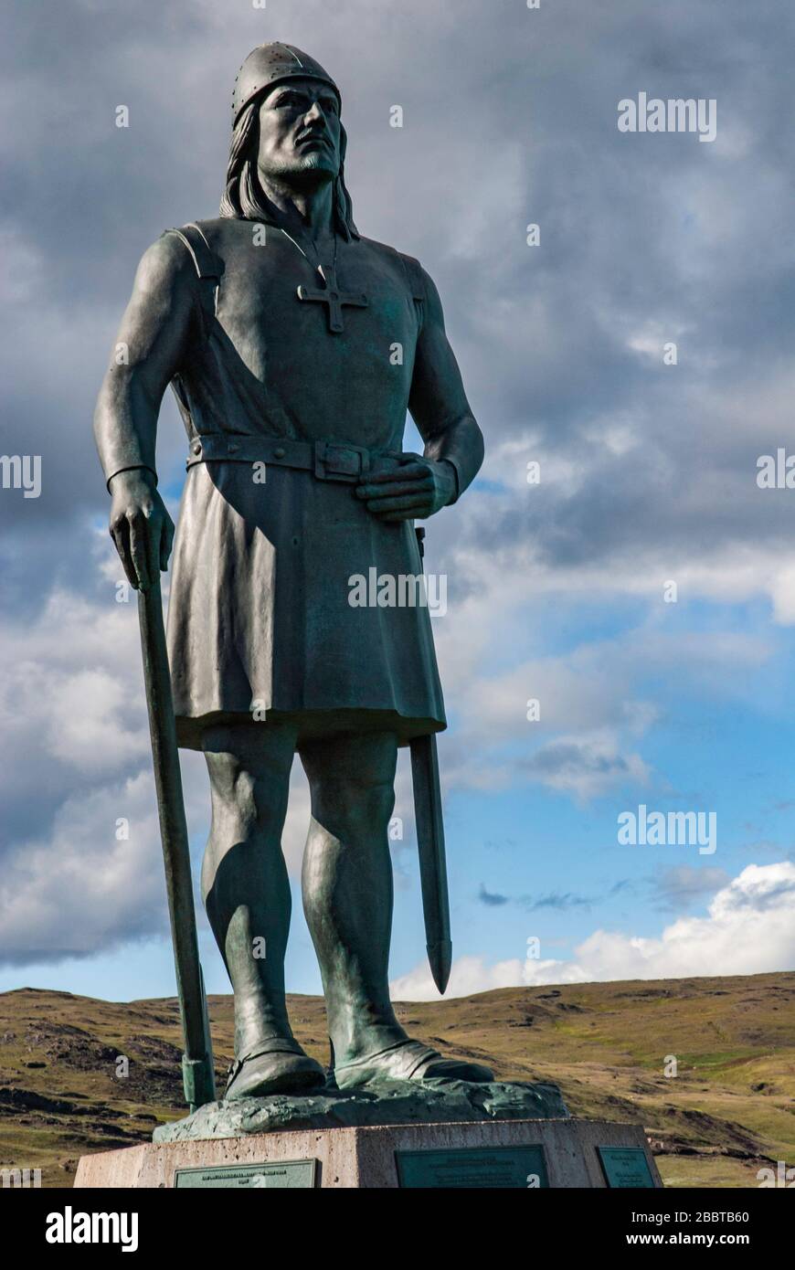 Statue von Eric dem Roten in Narsarsuq, Grönland. Bronzestatue über der Stadt. Stockfoto